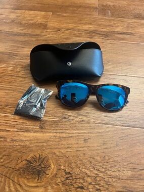 Diff Eyewear Tortoiseshell Frames with Blue Mirrored Lenses Sunglasses